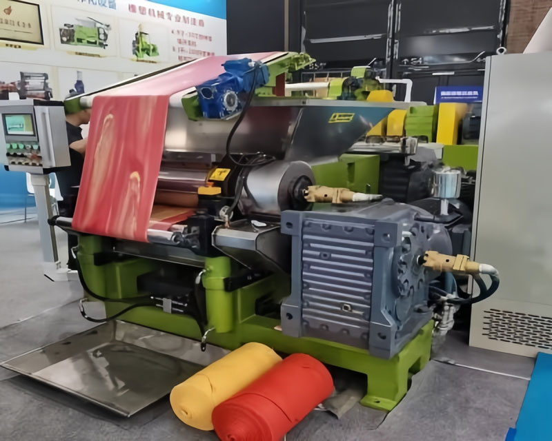 T-образный двухшнековый экструдер-каландр